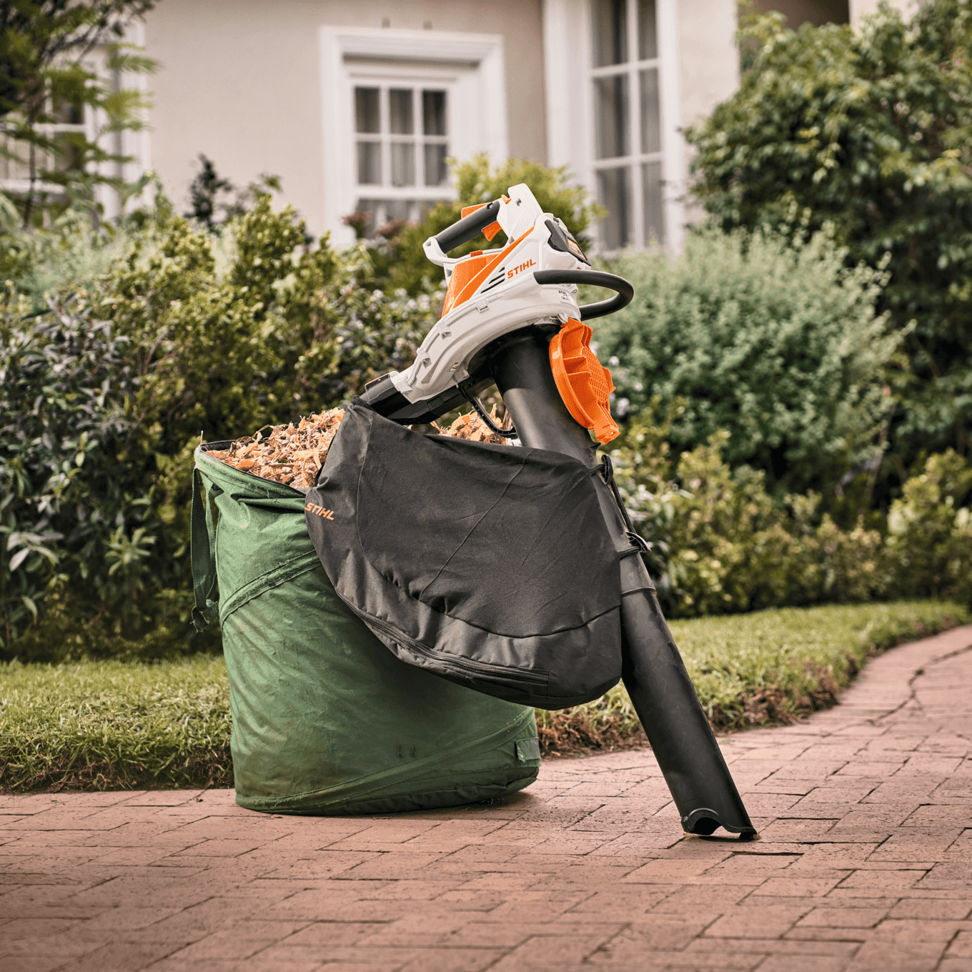 STIHL SHA 56 Aspirateur-souffleur-broyeur à batterie – avec batterie et chargeur